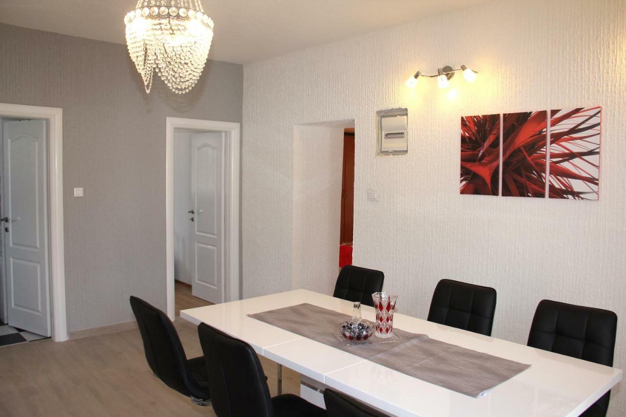 Apartmani Corleone Билице Екстериор снимка