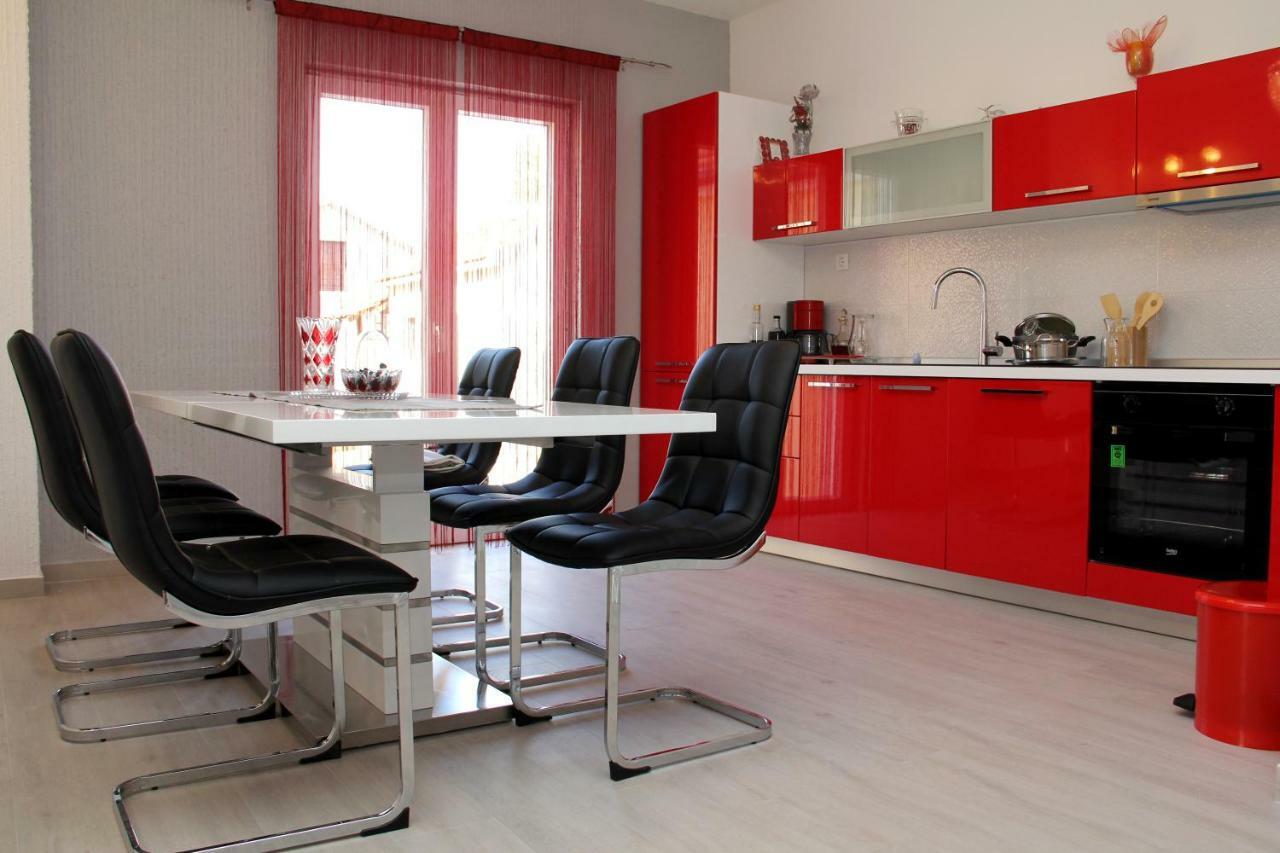 Apartmani Corleone Билице Екстериор снимка