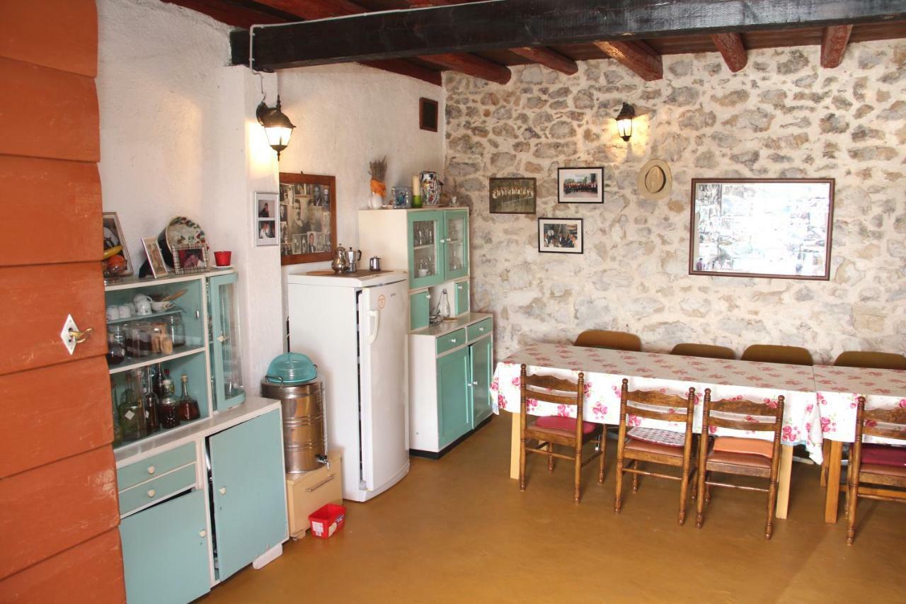 Apartmani Corleone Билице Екстериор снимка