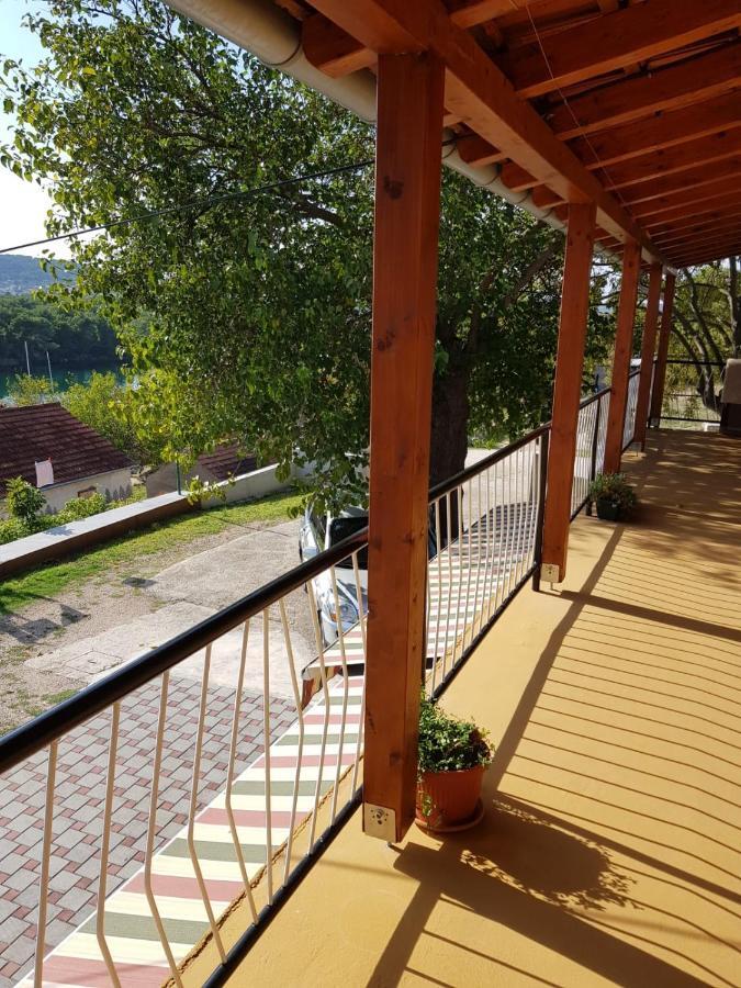 Apartmani Corleone Билице Екстериор снимка